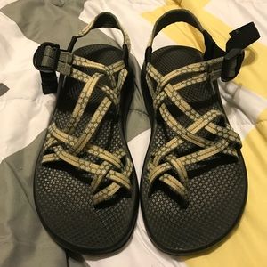 Women’s size 8 chaco’s.